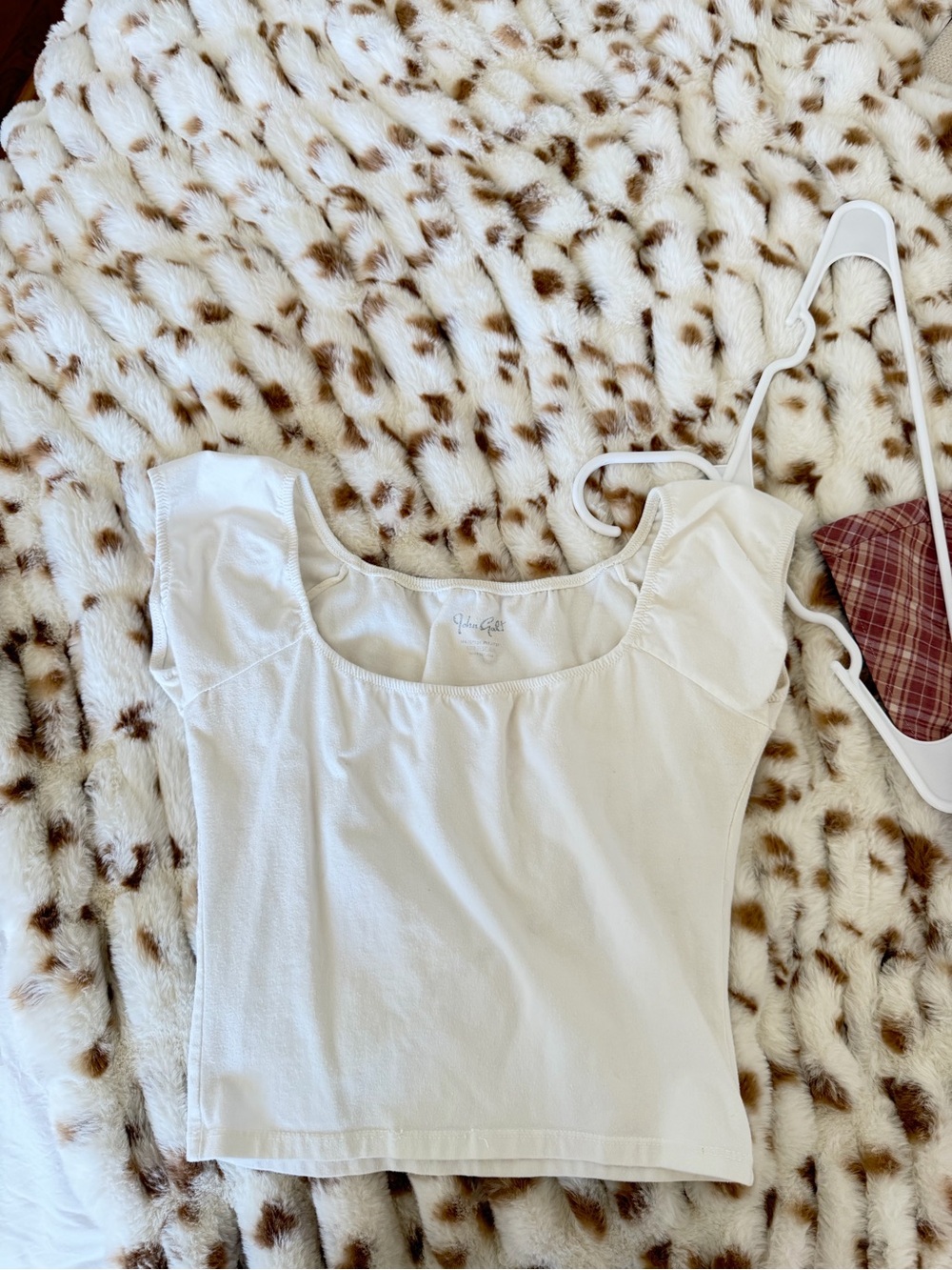 Brandy Melville White Scoop Neck Puff Sleeve Crop Top